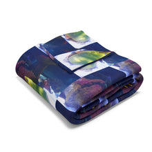 Load image into Gallery viewer, Cozy Arctic Fleece Blanket with Vibrant Eel Design – Perfect for Home and Gifting