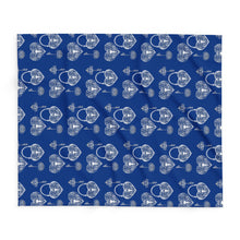 Load image into Gallery viewer, Cozy Heart Pattern Fleece Blanket - Perfect Gift for Loved Ones
