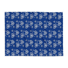 Load image into Gallery viewer, Cozy Heart Pattern Fleece Blanket - Perfect Gift for Loved Ones