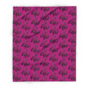 Cozy Arctic Fleece Blanket with Vibrant Pink Floral Design