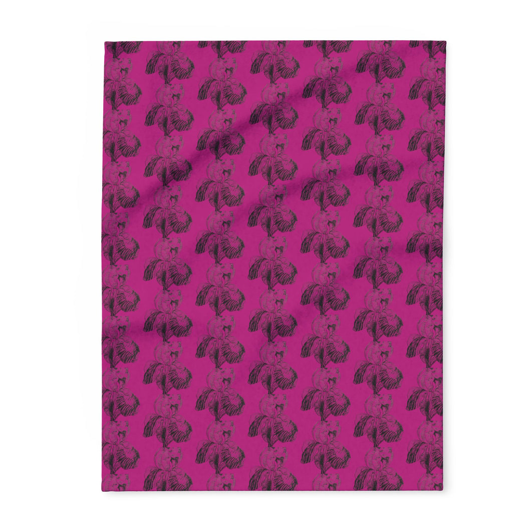 Cozy Arctic Fleece Blanket with Vibrant Pink Floral Design