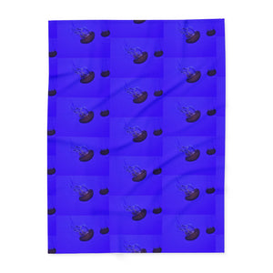 Vibrant Jellyfish Arctic Fleece Blanket - Cozy Nautical Decor