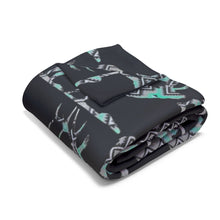 Load image into Gallery viewer, Cozy Arctic Fleece Blanket with Elk Design
