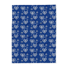 Load image into Gallery viewer, Cozy Heart Pattern Fleece Blanket - Perfect Gift for Loved Ones
