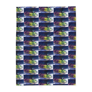 Cozy Arctic Fleece Blanket with Vibrant Eel Design – Perfect for Home and Gifting