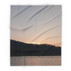 Cozy Sunrise Arctic Fleece Blanket, Soft Throw for Home Décor, Perfect Gift for Nature Lovers, Camping, Snuggling, Housewarming