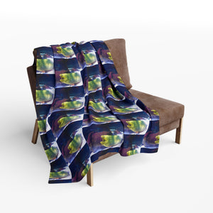 Cozy Arctic Fleece Blanket with Vibrant Eel Design – Perfect for Home and Gifting