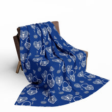 Load image into Gallery viewer, Cozy Heart Pattern Fleece Blanket - Perfect Gift for Loved Ones
