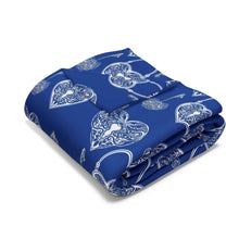 Load image into Gallery viewer, Cozy Heart Pattern Fleece Blanket - Perfect Gift for Loved Ones

