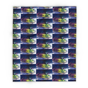 Cozy Arctic Fleece Blanket with Vibrant Eel Design – Perfect for Home and Gifting