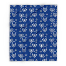 Load image into Gallery viewer, Cozy Heart Pattern Fleece Blanket - Perfect Gift for Loved Ones
